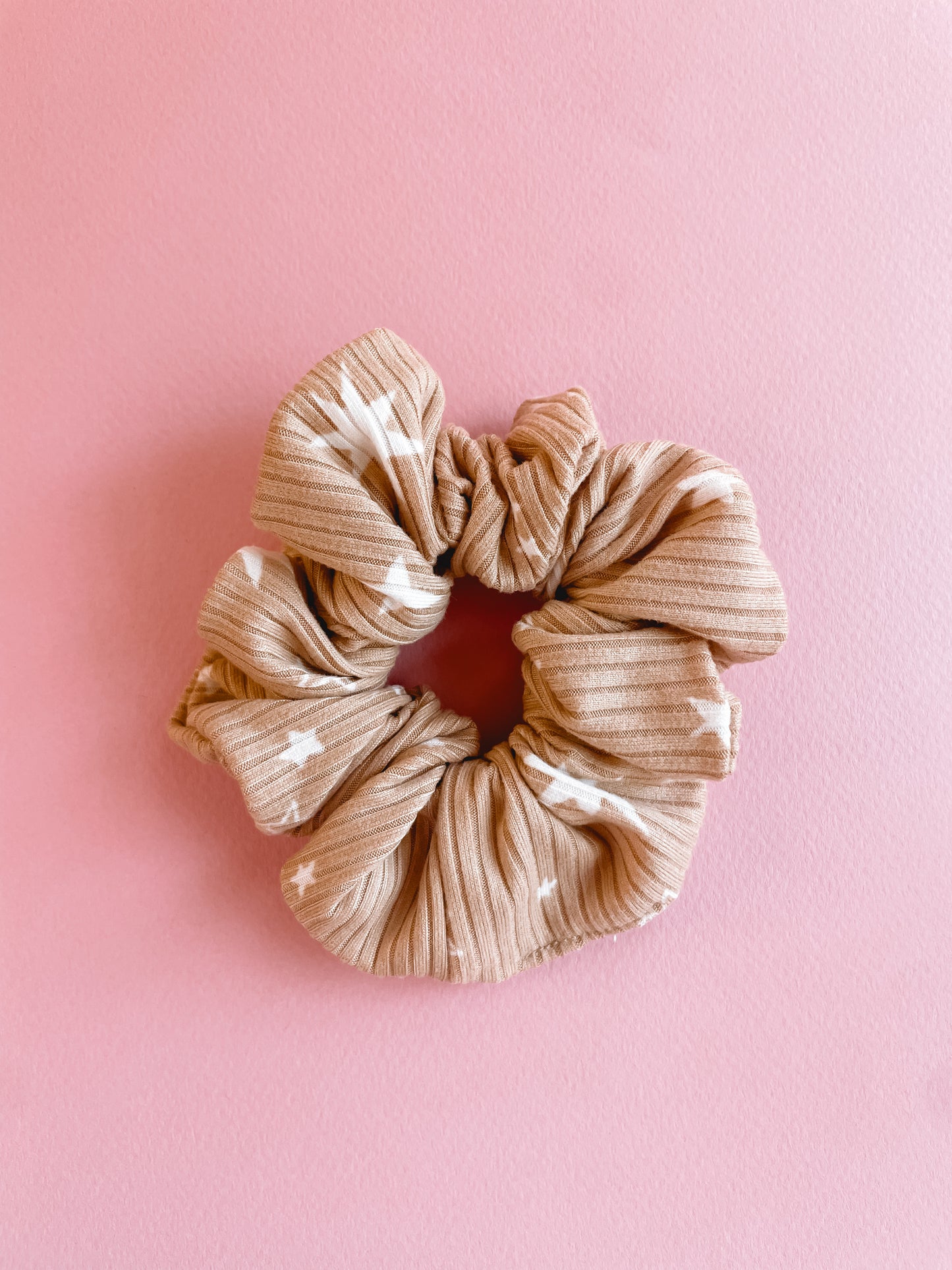 Tan Ribbed Star Knit Scrunchie