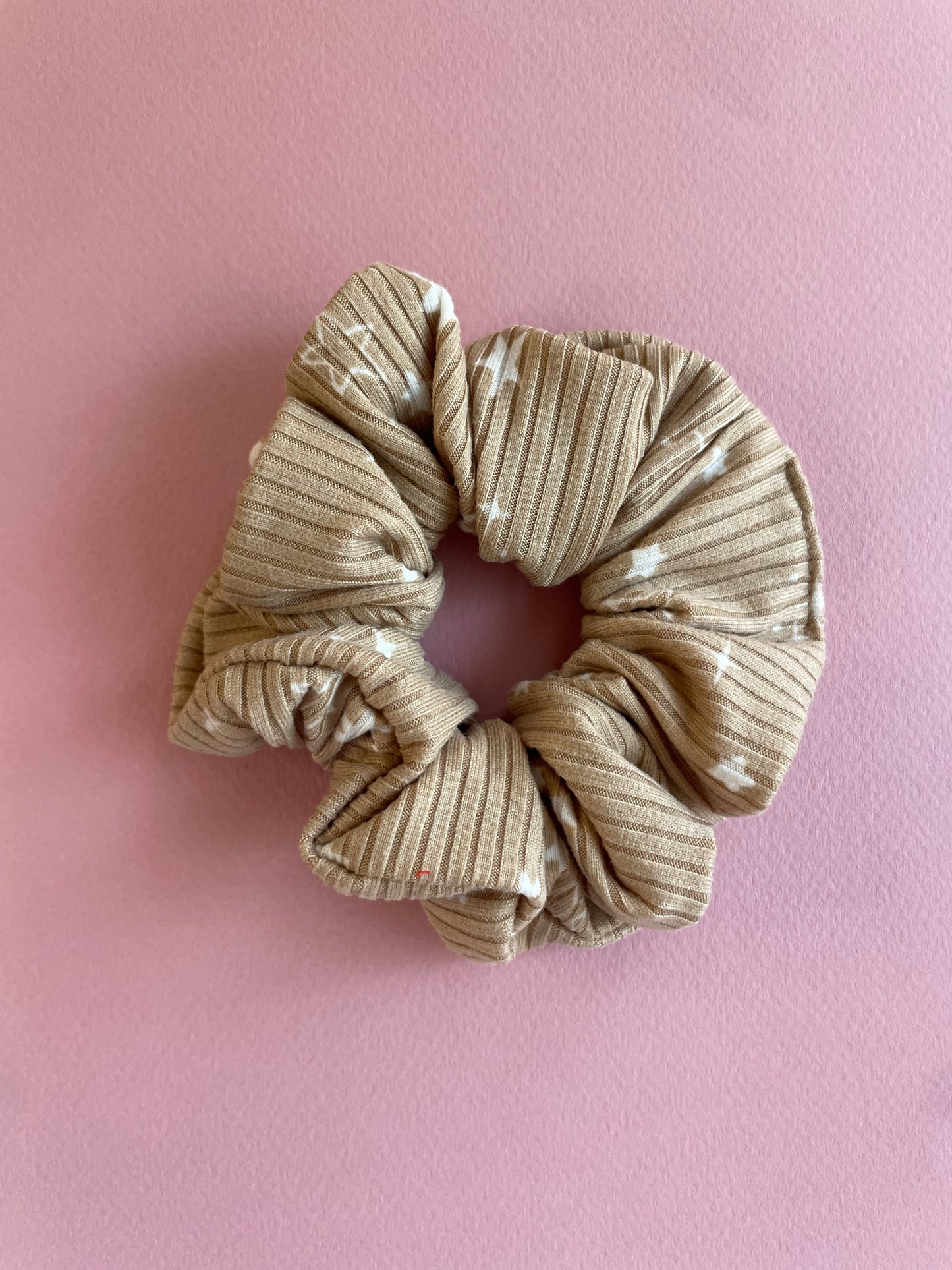 Tan Ribbed Star Knit Scrunchie