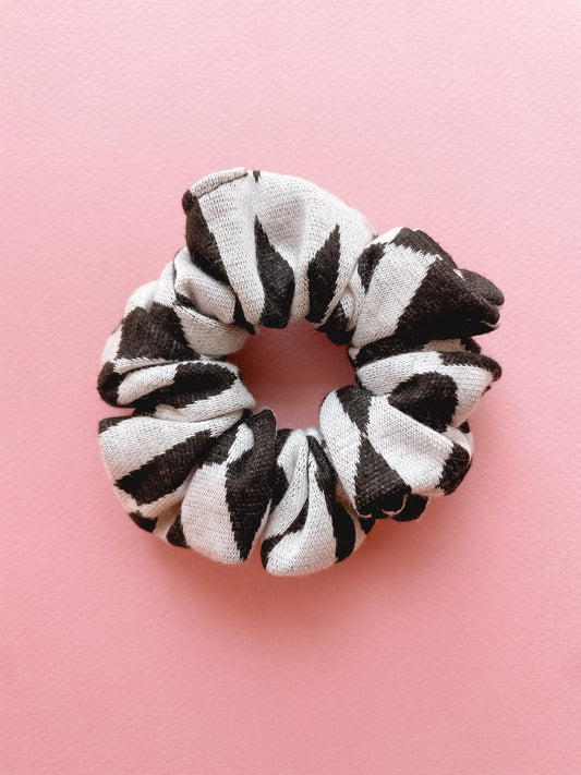 Black Wave Checkered Knit Scrunchie