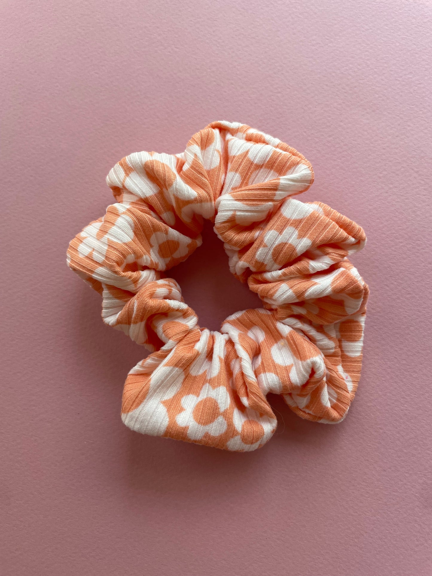 Creamsicle Daisies Ribbed Knit Scrunchie