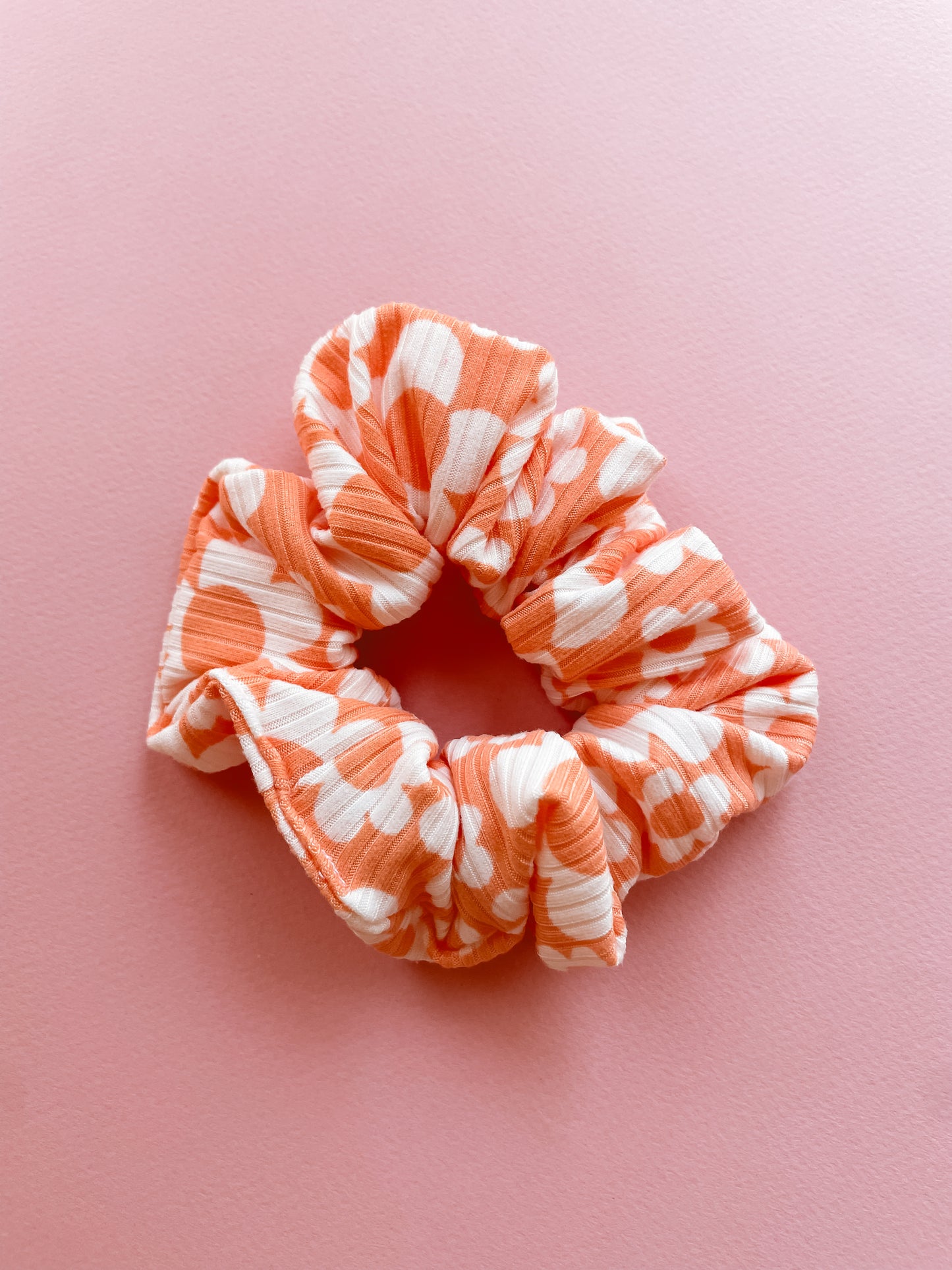 Creamsicle Daisies Ribbed Knit Scrunchie